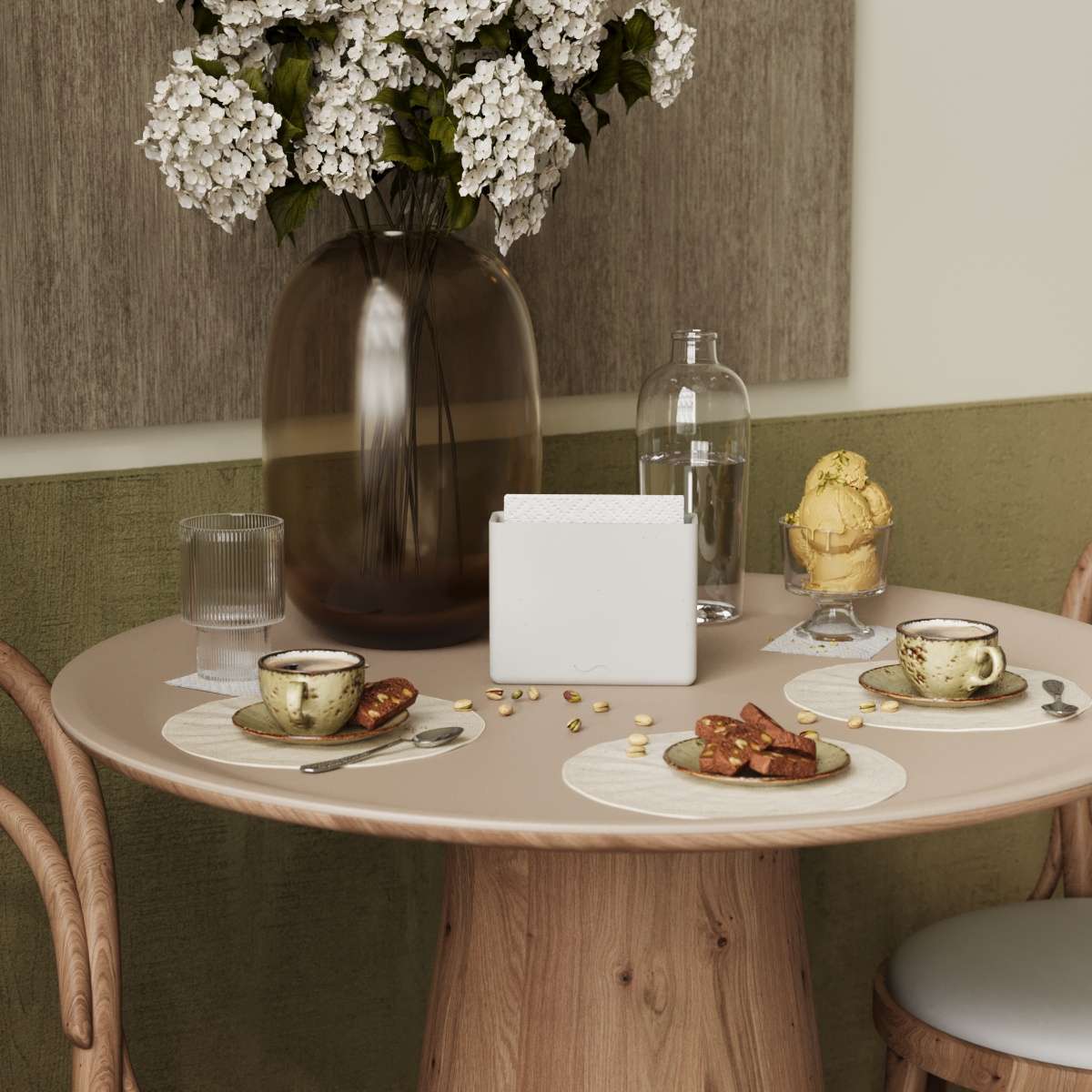 Emily_holder_White_M_4