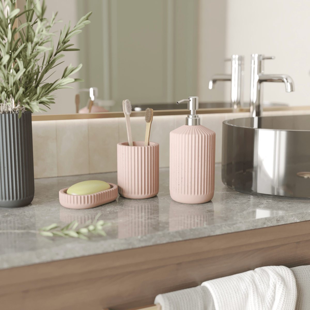 Chloe_dispenser_soapdish_glass_sandstone_M_m3